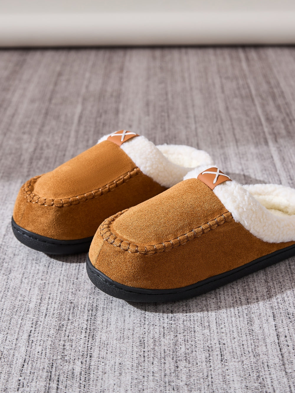 Contrast Round Toe Flat Slippers